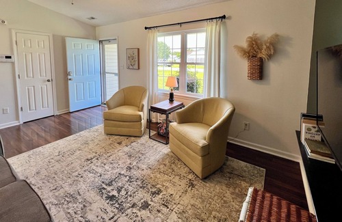 Hubert House | Modern Carolina Home near Coast & Camp Lejeune!
