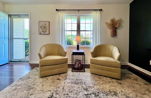 Hubert House | Modern Carolina Home near Coast & Camp Lejeune!