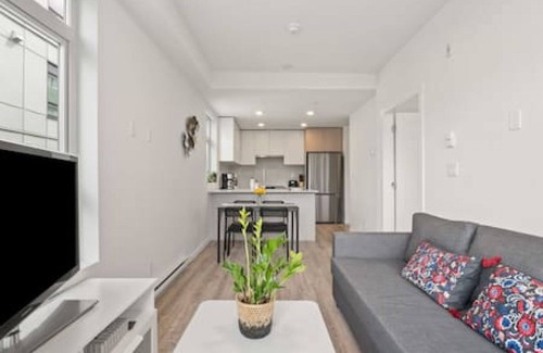 Surrey Apartment | Modern Central 1BR condo, Surrey