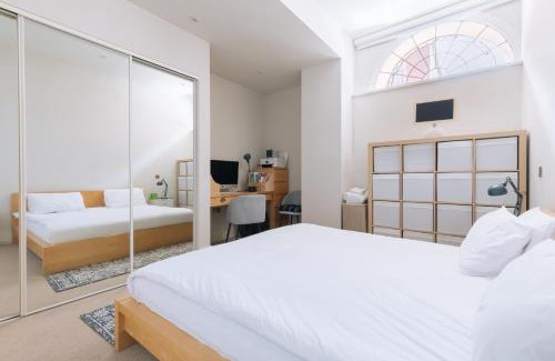 Saint Paul's Apartment | Modern & Central 2BD Flat - Broadmead