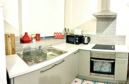 Sheffield Apartment | Modern Central Edwardian Apartment 4pp Private Ent