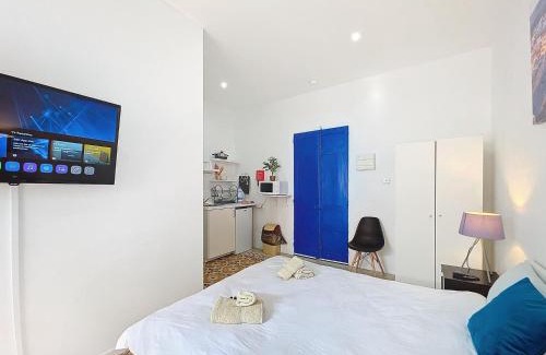 Floriana Apartment | Modern Central Studio Suit by MIVE