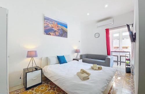 Floriana Apartment | Modern Central Studio Suit by MIVE