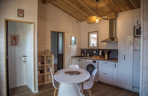 Hourtin Ski Chalet | Modern chalet 100 m from cycle paths, ideal for families or couples. Pets ok