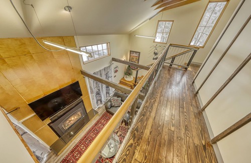 Ellicottville Ski Chalet | Modern Chalet, 2 Acre lot, HOT TUB and NEW OUTDOOR FIREPIT