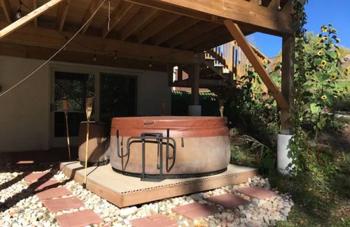Bessemer Ski Chalet | Modern Chalet -AC, hot tub, sauna + pets welcome