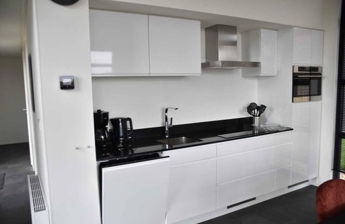 Enkhuizen Ski Chalet | Modern chalet on the Ijsselmeer for families with children and/or dogs