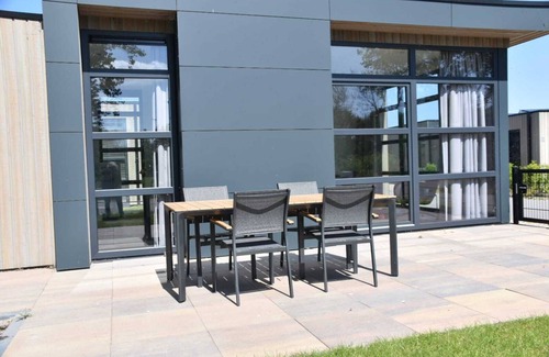 Enkhuizen Ski Chalet | Modern chalet on the Ijsselmeer for families with children and/or dogs