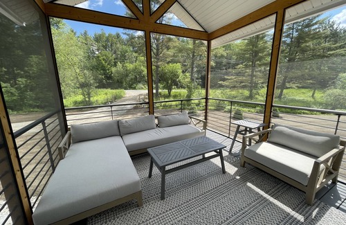 Stowe Area Ski Chalet | Modern Chalet Retreat | Close Stowe Mt. Resort & Village