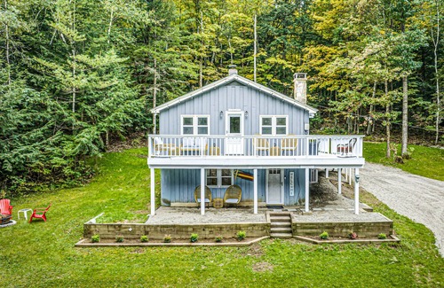 Chester Ski Chalet | Modern Chalet w/Serene Views and Jacuzzi Hot Tub- 15 Minutes to Okemo Mountain