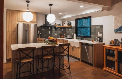 Greentown House | Modern Chalet with Hot Tub & Fire Pit at Lake Wallenpaupack