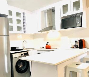 Pinelands Apartment | Modern charm in Pinelands
