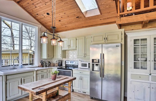 St. Elmo Improvement League House | Modern Chattanooga Home - 4 Mi to Lookout Mtn