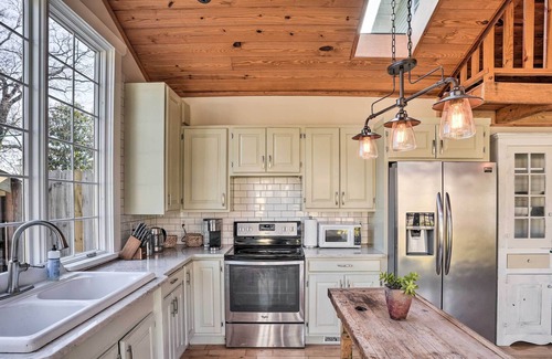 St. Elmo Improvement League House | Modern Chattanooga Home - 4 Mi to Lookout Mtn
