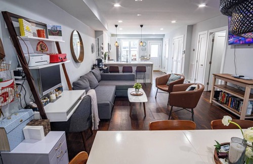 Gallaudet House | Modern, Chic, 3bd, Metro Accessible w/Free Parking