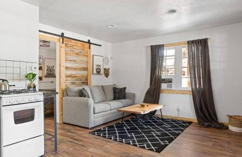 Sugarloaf House | Modern Chic Spruce Retreat