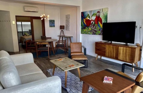 Colonia 5 de Diciembre Apartment | Modern city living close to EVERYTHING