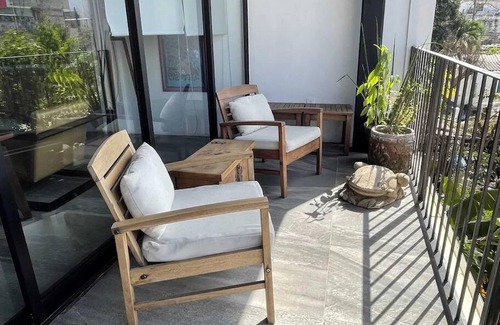 Colonia 5 de Diciembre Apartment | Modern city living close to EVERYTHING