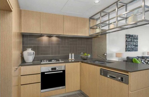 North Sydney Apartment | Modern City Pad with Rooftop Pool and Gym
