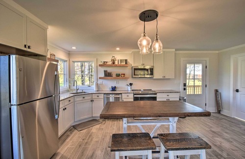 Clarkesville Cottage | Modern Clarkesville Cottage w/ Decks & Patio!