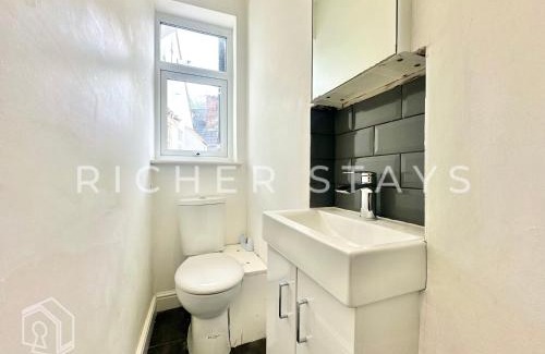 Fryent Apartment | Modern Classic 3-Bedroom Flat