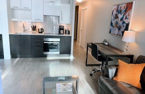 Grange Park Condo | Modern & Clean 1 Bed 1 Bath, Richmond & Simcoe, Fully Equipped