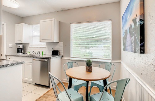 United Central House | Modern, Clean & Cozy