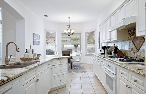Clovis House | Modern Clovis Estate 2/Pool - PROF. CLEANED