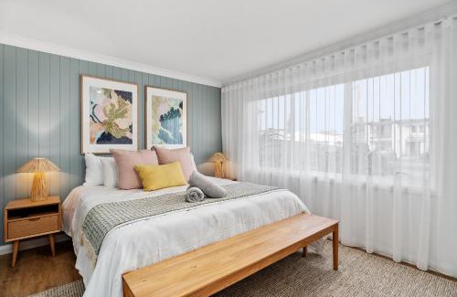 Anna Bay House | Modern Coastal 4 Bedroom house in paradise, walk to beach and rockpools, large yard