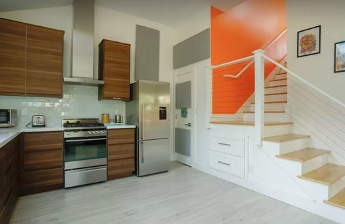 Half Moon Bay Apartment | Modern Coastal Retreat, Walk to Downtown HMB & Beach
