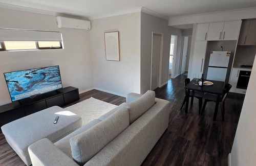 Rockingham Apartment | Modern Coastal Retreat, 2 minutes from Rockingham's Beautifull Coastline