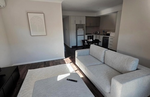 Rockingham Apartment | Modern Coastal Retreat, 2 minutes from Rockingham's Beautifull Coastline