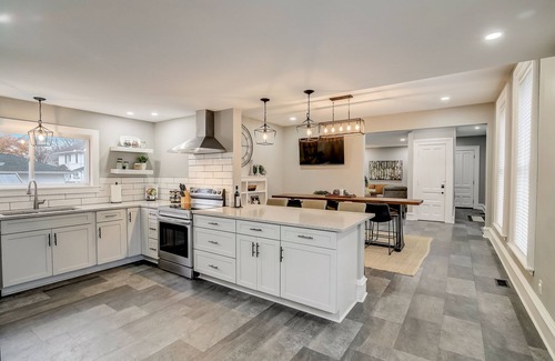 Huron House | Modern Coastal Retreat - private pool & close to beach!