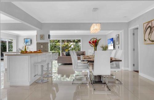 Bel Air House | Modern Coastal Style Beach Proximity Heated Pool Tranquility Ocean Mist Key RESlDENCES