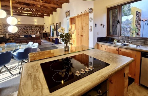 Santa Ana House | Modern colonial house