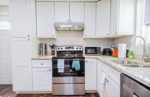 Columbus House | Modern Columbus Haven Military