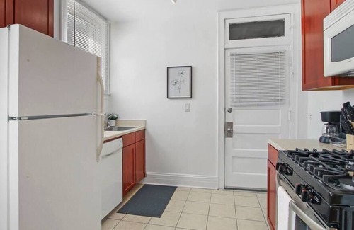 Old Irving Park Apartment | Modern Comfort 2BR Haven in Chicago