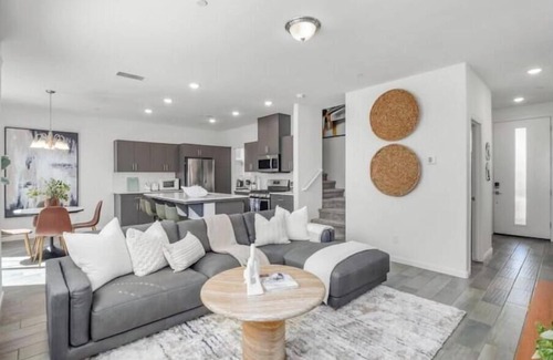 Clovis House | Modern Comfort: Clovis Corner Edition