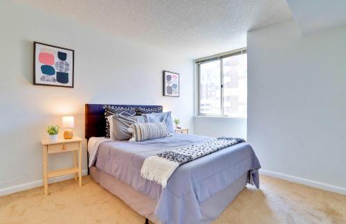 Ballston Apartment | Modern Comfort in Ballston Prime Urban Location