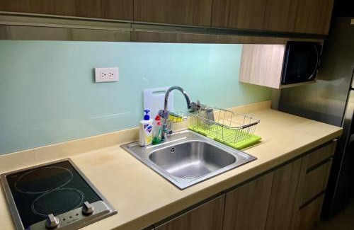 Valencia Apartment | Modern Comfort Living! Netflix Ready