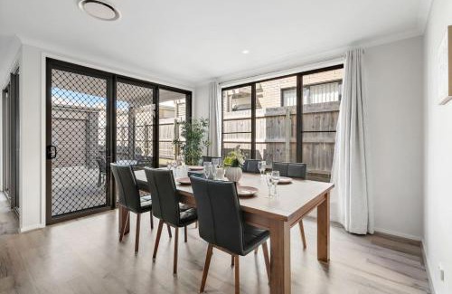 Mango Hill House | Modern Comfort Patio and Workstation with Garage