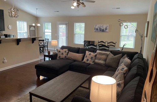 Charlotte House | Modern Comfort Relax Ready - No Smoking or Pets allowed