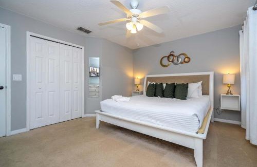 Bellavida House | Modern & Comfortable 4BR Townhome - Pool and BBQ!