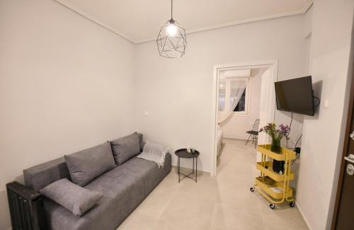 Larissa Apartment | Modern, comfortable apartment, in the heart of the city 2