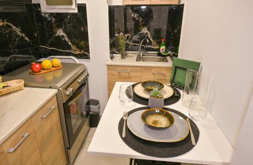 Larissa Apartment | Modern, comfortable apartment, in the heart of the city 2