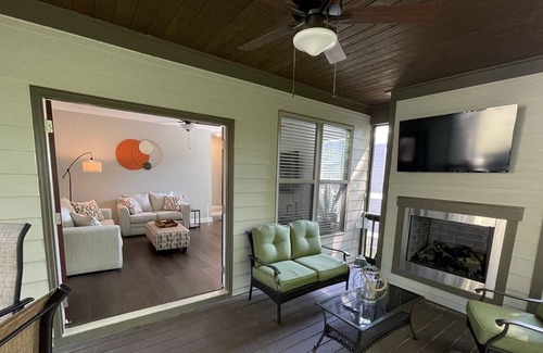 Dickel House | Modern, Comfortable Lake Home with Screened Patio