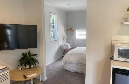 Anderson Park House | Modern, Comfortable Guest House