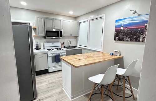 Bayonne Apartment | Modern Comfy 2 Bedroom Apartment