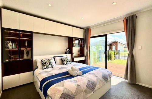 Hamilton Villa | Modern Comfy 3 Bedrooms House in Chartwell