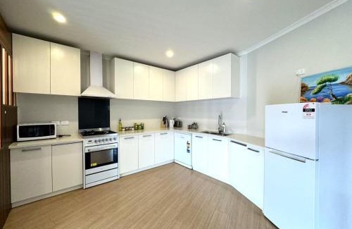 Hamilton Villa | Modern Comfy 3 Bedrooms House in Chartwell